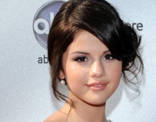 Selena Gomez Tegang Jelang MTV EMAs